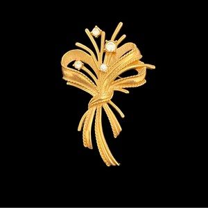 Vintage Jeweled Gold Floral Inspired Ribbon Elegant Accent Brooch